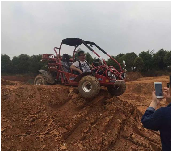 XTM MOTO hors route Buggy & juxtaposés UTV en plus grand parc forestier Jialong International hors route pointe Chine